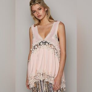 653. V Neck Sleeveless Print Patch Lace Trim Solid Top in Blush